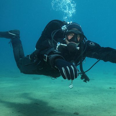 Dry suit diving